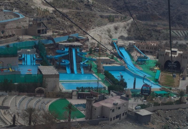 قرية الكر السياحية وتلفريك الهدا بالطائف يستقبلان زوارهما في أيام العيد