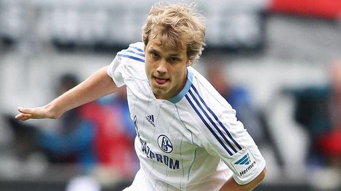 سيلتك يتعاقد مع المهاجم الفنلندي تيمو بوكي من شالكه