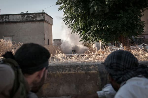 مقاتلو المعارضة السورية يحاولون كسر الحصار عن ضواحي دمشق