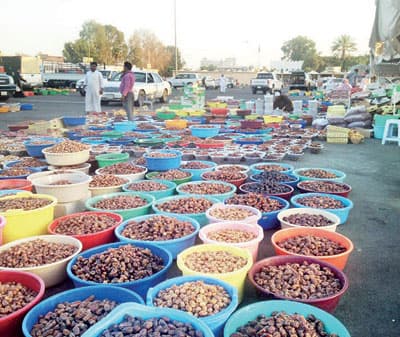 تكدس التمور في سوق حائل .. والمزارعون: التسويق ضعيف