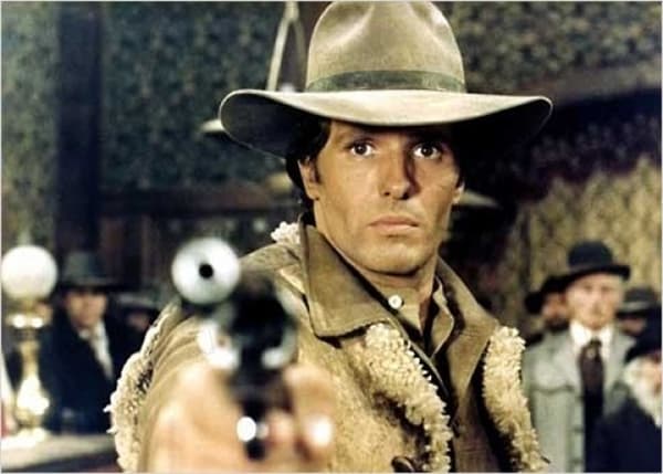 وفاة الممثل الإيطالي جوليانو جيما في حادث سير