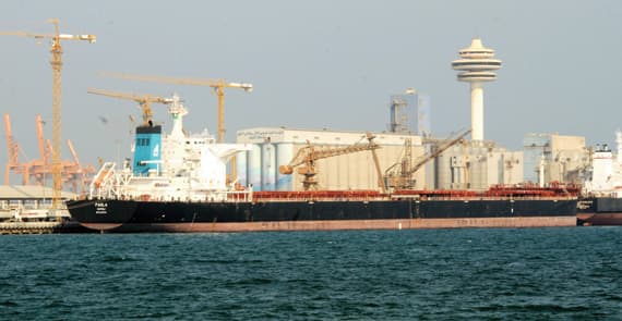 إفراغ أكبر حمولة شعير في ميناء الدمام منذ 52 عاماً