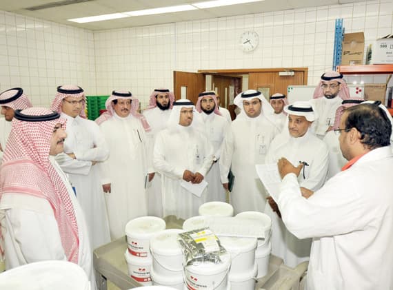 رئيس «الغذاء والدواء» يتفقد عمل فرع «الشرقية»