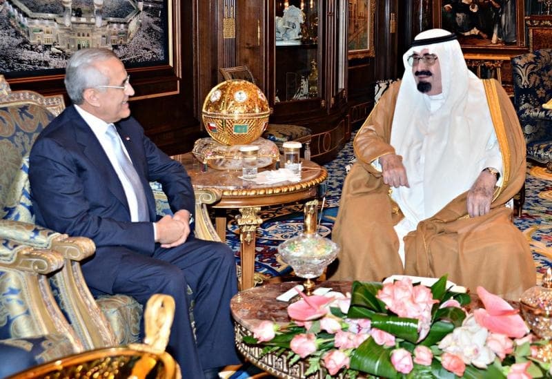 الملك يبحث مع الرئيس اللبناني مجمل الأحداث والتطورات الإقليمية والدولية
