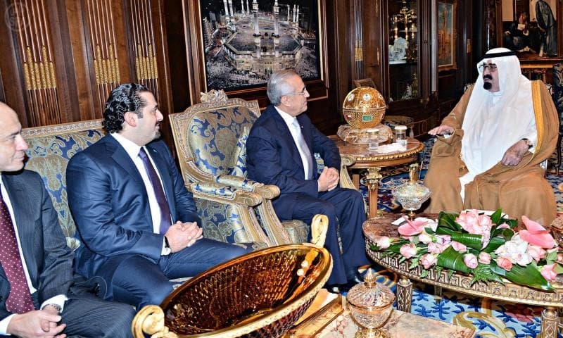 الملك يبحث مع الرئيس اللبناني مجمل الأحداث والتطورات الإقليمية والدولية