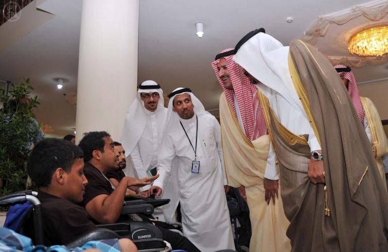 أمير المدينة المنورة يزور مركز التأهيل الشامل للمعاقين