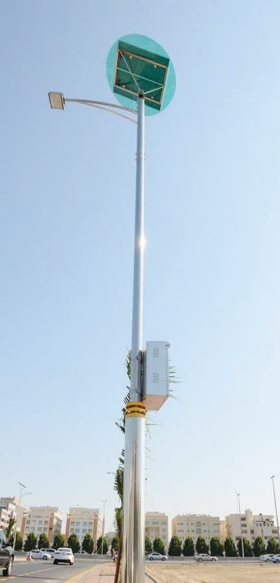 إنارة 5 شوارع رئيسة في جدة بالطاقة الشمسية