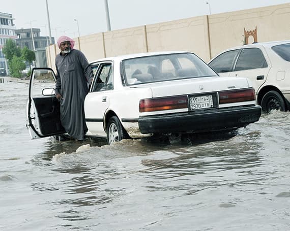 البحث يتواصل عن 6 مفقودين في الرياض والقنفذة .. و6 وفيات