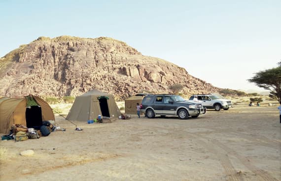 أمطار حائل تجذب المتنزهين للرحلات البرية