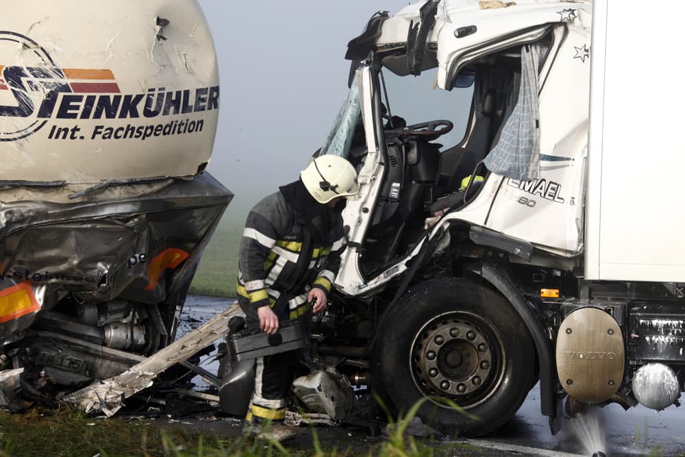 قصة مصورة: وفاة شخص في حادث تصادم 132 سيارة في بلجيكا