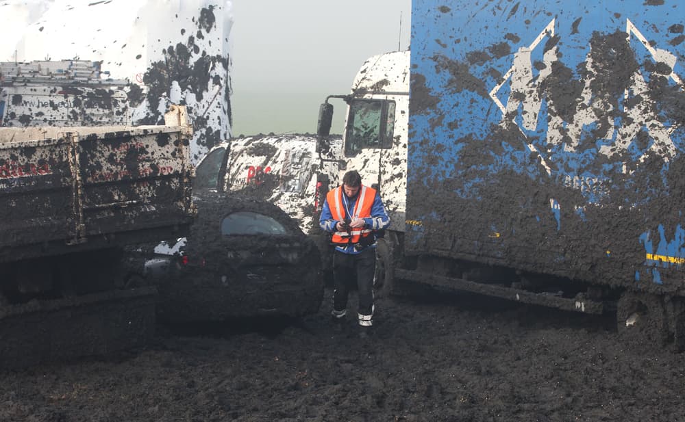 قصة مصورة: وفاة شخص في حادث تصادم 132 سيارة في بلجيكا