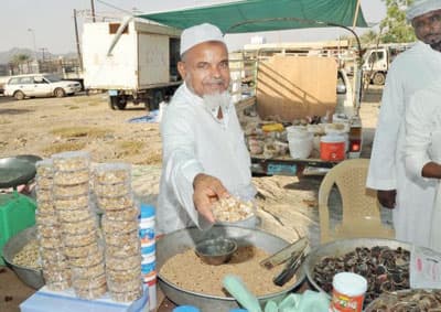 سوق الخوبة .. تاريخ صامد منذ 100 عام