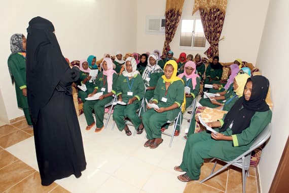 «العمل» تعتزم إطلاق موقع إلكتروني لتنظيم استقدام العمالة