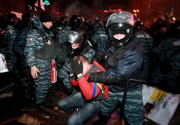 قصة مصورة : توقعات بحشودا مليونية بعد هجوم الشرطة الأوكرانية على ساحة الاستقلال