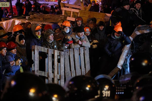 قصة مصورة : توقعات بحشودا مليونية بعد هجوم الشرطة الأوكرانية على ساحة الاستقلال