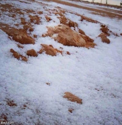 الثلوج توقف مباراة عرعر والصمود في الحدود الشمالية