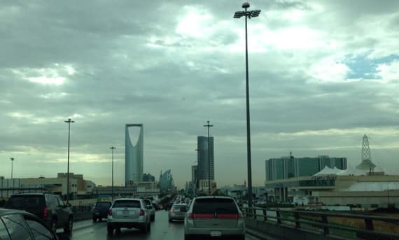 قصة مصورة : أجواء المطر على تويتر - فيديو