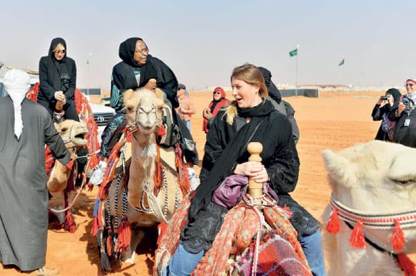 سياح أوروبيون في «أم رقيبة»