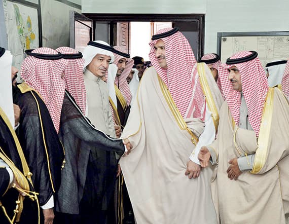 فيصل بن سلمان: القيادة حريصة على أن يعم الخير المحافظات والمراكز