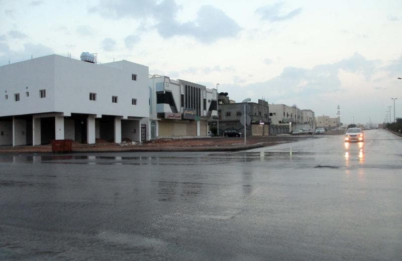 سحب رعدية ممطرة على المرتفعات الجنوبية والغربية