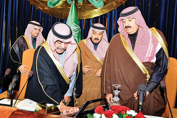 الملك يتكفل بتشغيل 1000 جهاز للغسيل الكلوي في السعودية