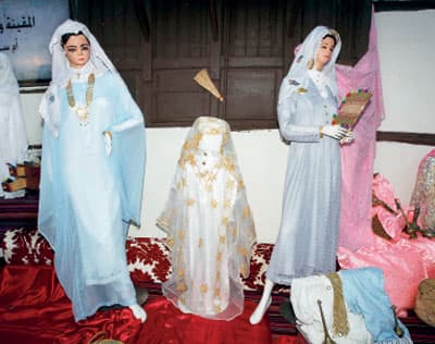 ..و«البرنسيس» و«الكرتة» و«المسدح» ..
كفاح للبقاء رغم سطوة الموضة