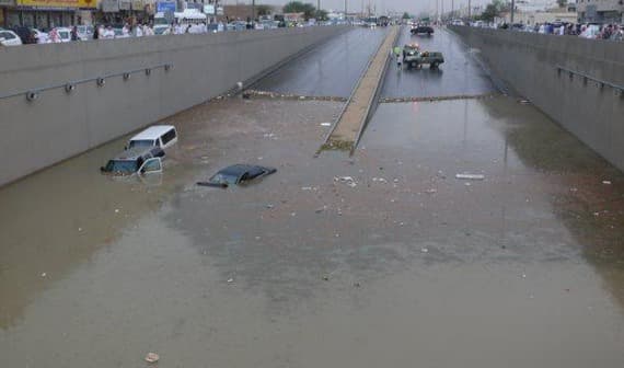 إبرام عقدين لتنفيذ مشروعين لتصريف السيول في أحياء الرياض بأكثر من مليار ريال