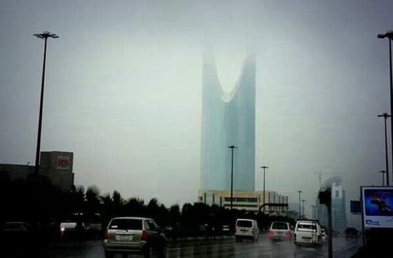 قصة مصورة : صور تويتر تكشف بهجة الناس بهطول المطر