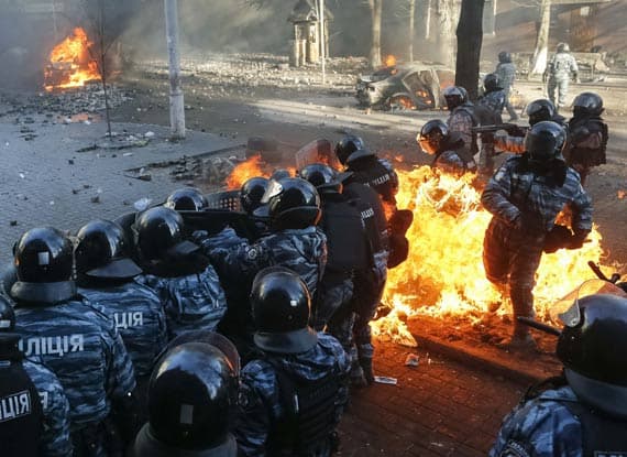 قصة مصورة : اوكرانيا تشتعل