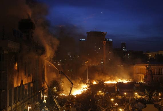قصة مصورة : اوكرانيا تشتعل