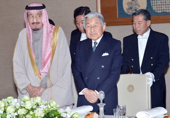 ولي العهد ورئيس الوزراء الياباني يعقدان اجتماعاً في طوكيو