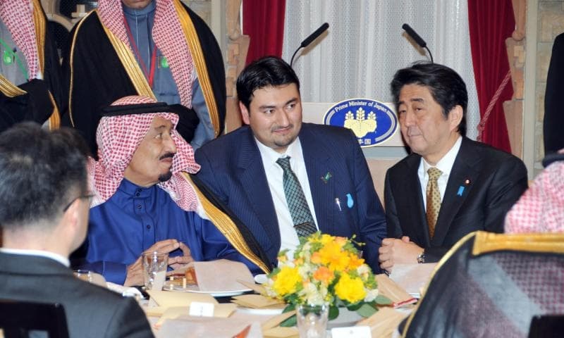 ولي العهد ورئيس الوزراء الياباني يعقدان اجتماعاً في طوكيو