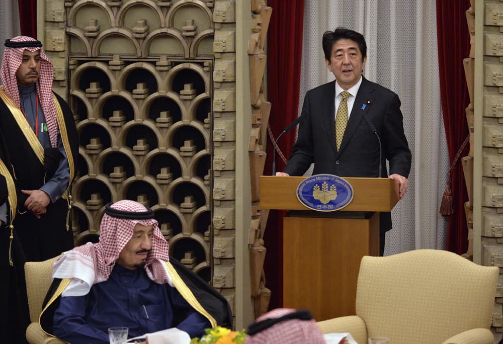 ولي العهد ورئيس الوزراء الياباني يعقدان اجتماعاً في طوكيو