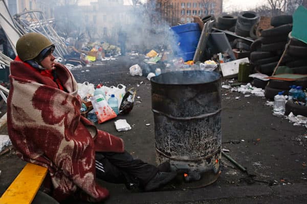 يانوكوفيتش يعلن أنه لا ينوي الاستقالة