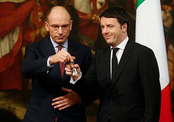 قصة مصورة: رئيس الوزراء الإيطالي الجديد ماتيو رينزي يؤدي اليمين