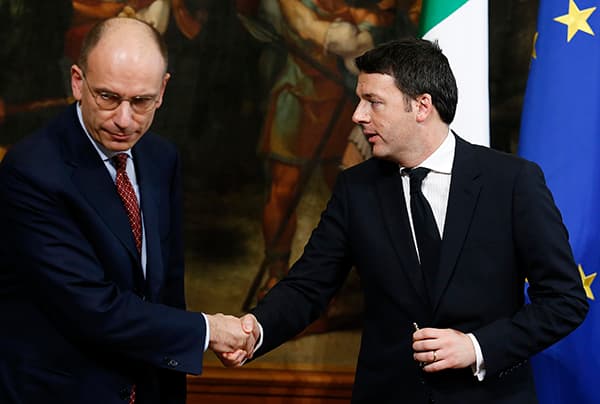 قصة مصورة: رئيس الوزراء الإيطالي الجديد ماتيو رينزي يؤدي اليمين