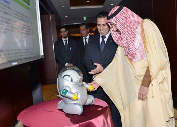 ولي العهد يلتقي الطلبة المبتعثين في اليابان