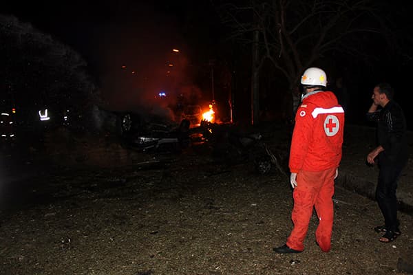 مقتل جنديين ومدني في تفجير سيارة ملغومة بالقرب من حاجزا للجيش اللبناني