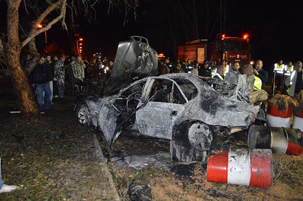 مقتل جنديين ومدني في تفجير سيارة ملغومة بالقرب من حاجزا للجيش اللبناني