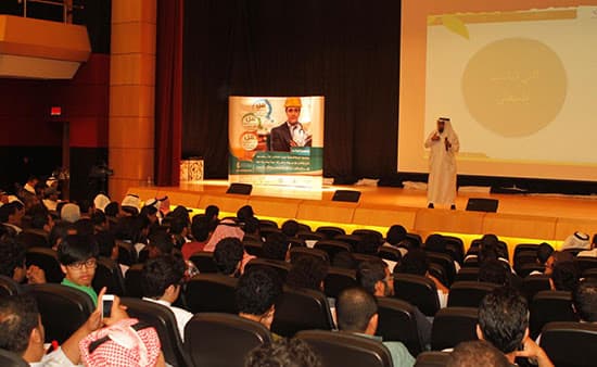 افتتاح المعرض المصاحب للبرنامج الإرشادي للسنة التحضيرية في جامعة الملك عبدالعزيز