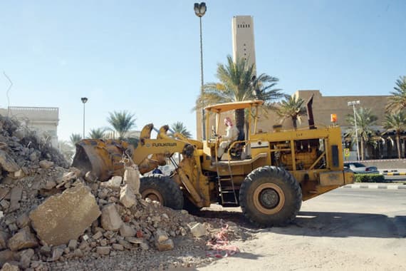 بعد 48 ساعة من العمل .. توسعة طريق الملك عبد العزيز «تتعثر»