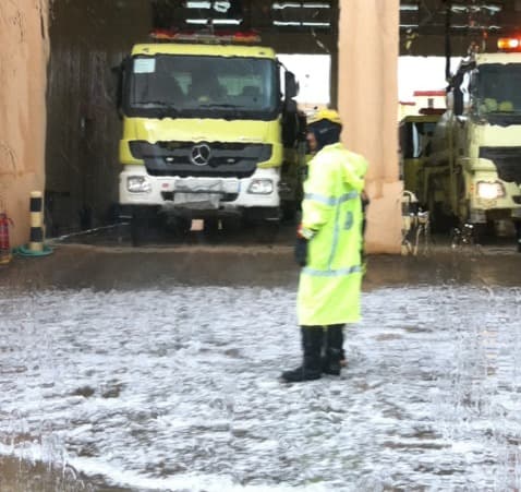 قصة مصورة: أمطار و "برد " تحول رفحاء إلى منتزه خلاب