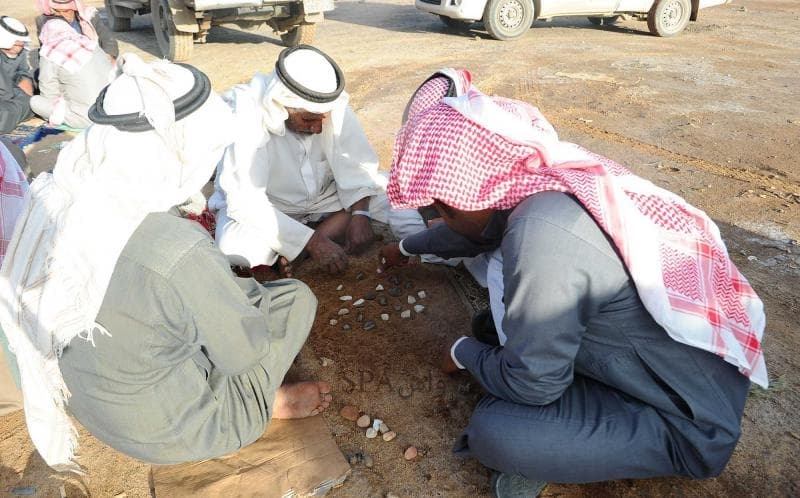 قصة مصورة : لعبة "السيجة" .. شطرنج المسنين في محافظة حقل