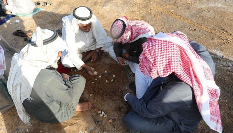 قصة مصورة : لعبة "السيجة" .. شطرنج المسنين في محافظة حقل