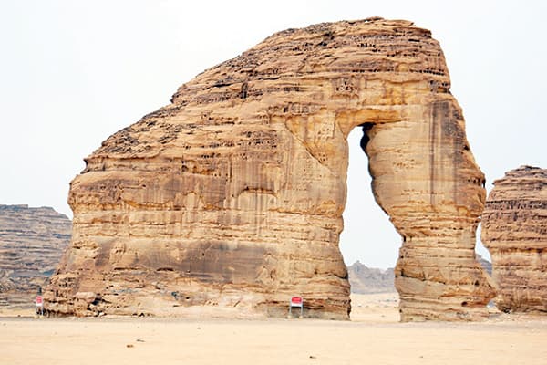 «حرة عويرض» .. مشهد بانورامي يعانق السحاب