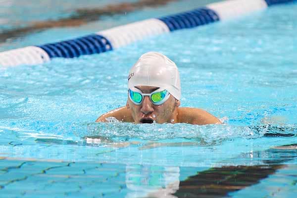 جامعة الدمام تنتزع سباحة الجامعات