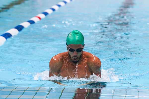 جامعة الدمام تنتزع سباحة الجامعات