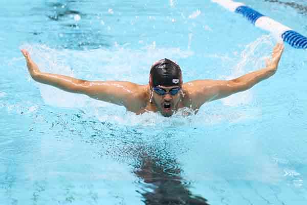 جامعة الدمام تنتزع سباحة الجامعات