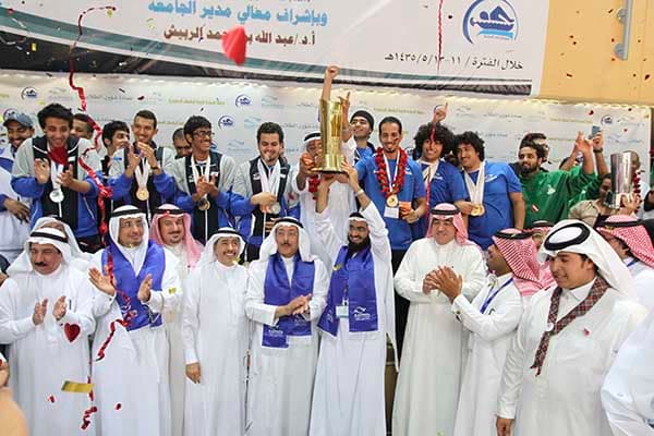 جامعة الدمام تنتزع سباحة الجامعات