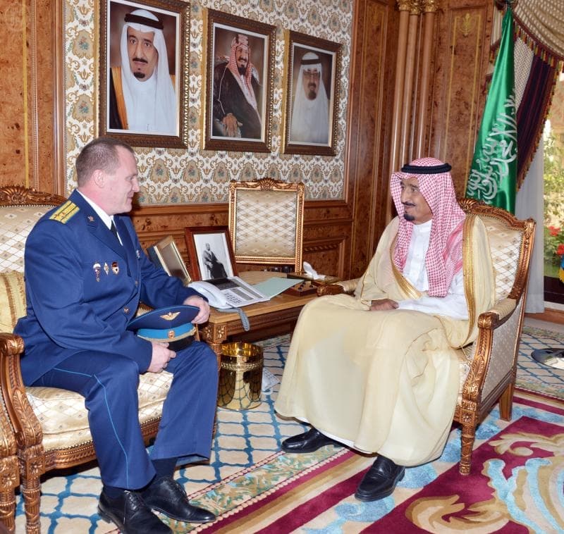ولي العهد يتسلم رسالة من وزير الدفاع الروسي